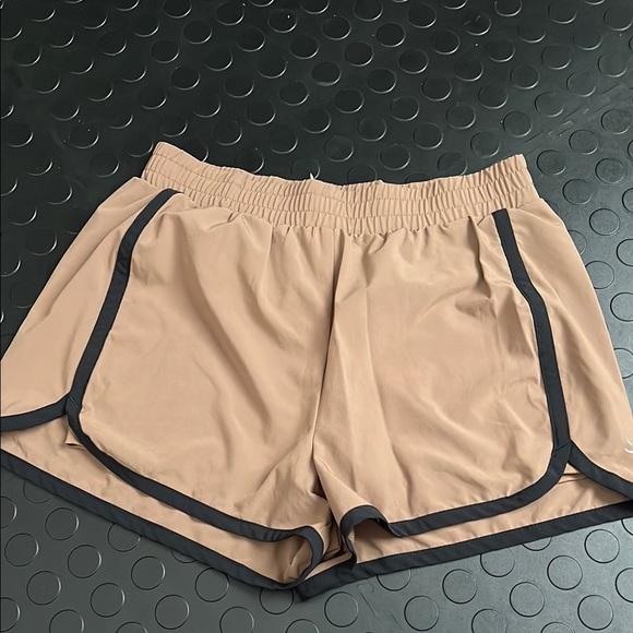 Beyond yoga go retro shorts - Picture 2 of 5